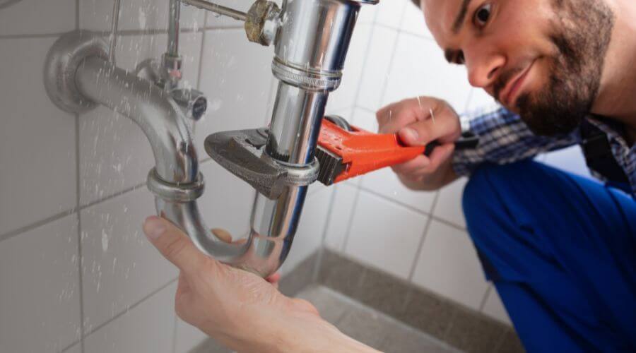 Expert burst pipe repair services in Hudson, SD